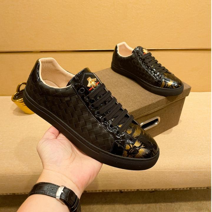 欧洲站2024新款板鞋男秋冬透气编织男款黑色低帮潮鞋小蜜蜂印花