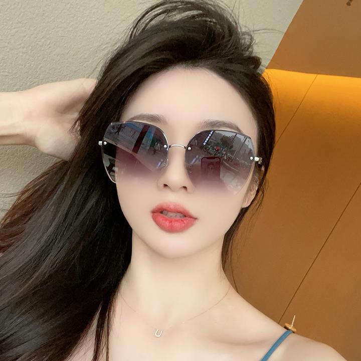 墨镜女士新款无框时尚太阳眼镜网红高档防晒防紫外线大脸显小百搭
