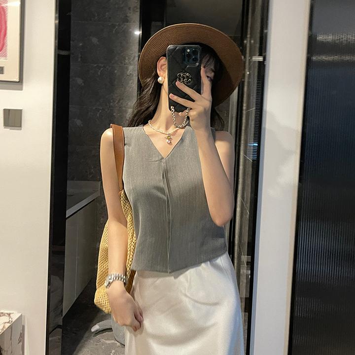 复古港味V领无袖马甲女夏季新款修身显瘦时尚外穿百搭小个子背心