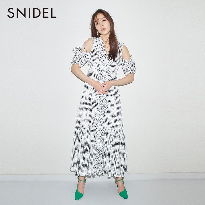 SNIDEL夏季高端碎花超显瘦优雅印花花边露肩系带连衣裙SWFO221151