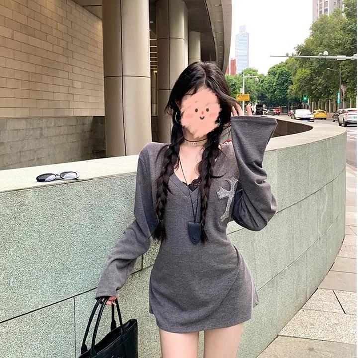 辣妹十字架针织连衣裙女爆款秋季新款系带收腰显瘦V领长袖包臀裙
