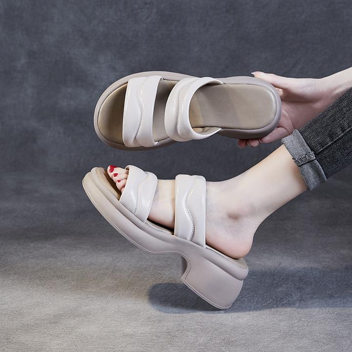 真皮厚底凉拖鞋女增高一字拖2024新款夏季外穿软底踩屎感面包凉鞋