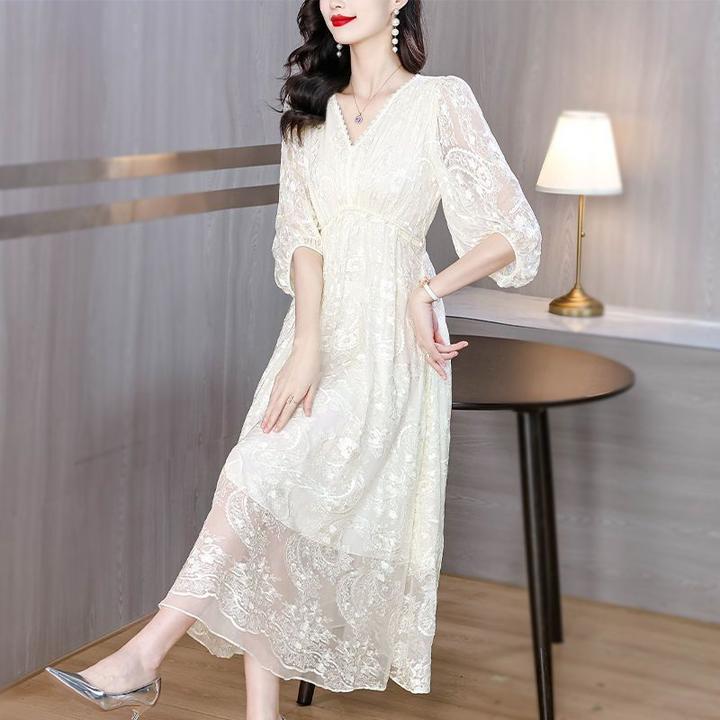 时尚高端重磅绣花连衣裙2024年夏季新款法式超仙显瘦遮肚裙子