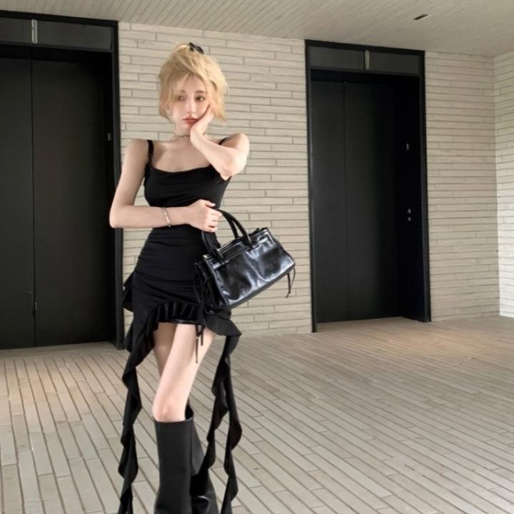 黑色抽褶吊带辣妹连衣裙女夏季新款不规则小众设计感修身显瘦上衣