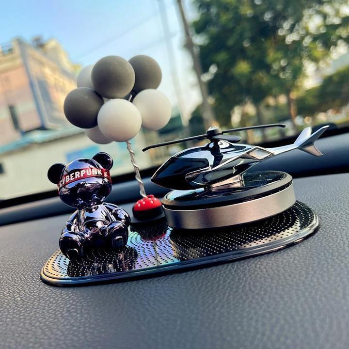 小熊车载香水汽车汽车摆件香薰车内除异味淡香太阳能直升飞机摆件