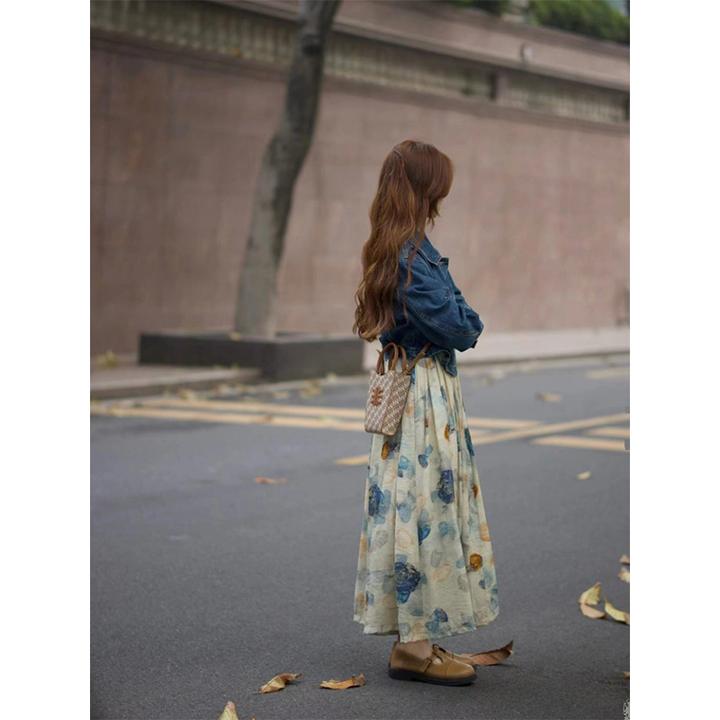 秋季2024新款盐系轻熟风时尚减龄水墨画连衣裙配牛仔短外套两件套