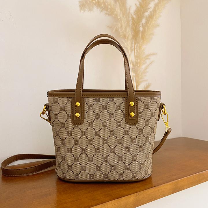 高级感包包2025新款时尚单肩包百搭手提包小众设计单肩斜挎水桶包