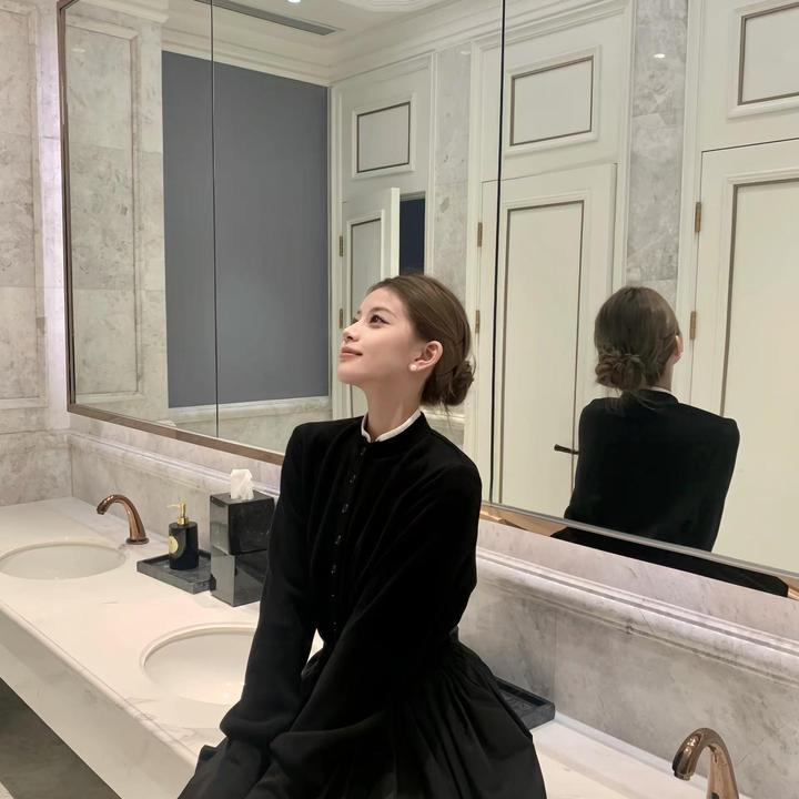 秋冬新款设计感圆领单排扣针织开衫外套上衣女时尚百褶半身裙短裙