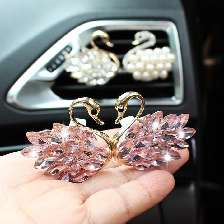 新款天鹅汽车出风口香水车内空调香薰装饰夹珍珠水钻车载香氛摆件