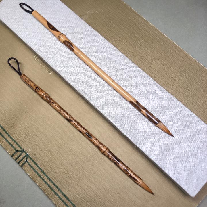 精品梅鹿竹带节辽尾小楷毛笔 出锋:2.0cm 口径:0.6cm 书画皆宜作