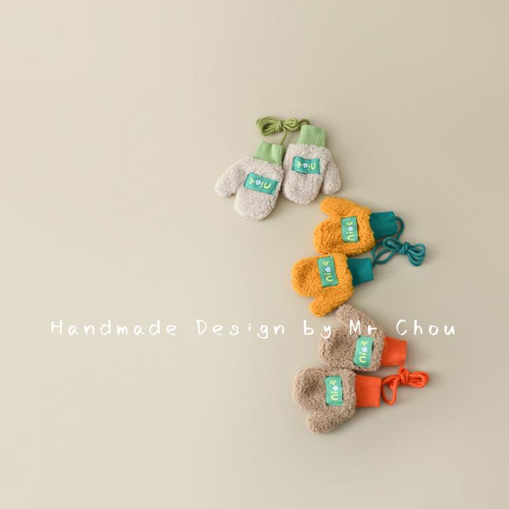 儿童羊毛羔手套冬季宝宝加厚保暖连指围脖男童女童毛绒护手防寒