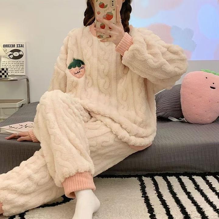 秋冬季珊瑚绒睡衣ins草莓少女款爆款2024新款加绒加厚家居服
