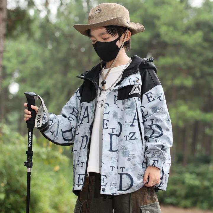 男童外套春秋款2024新款儿童装秋季休闲运动冲锋衣大男孩秋装夹克