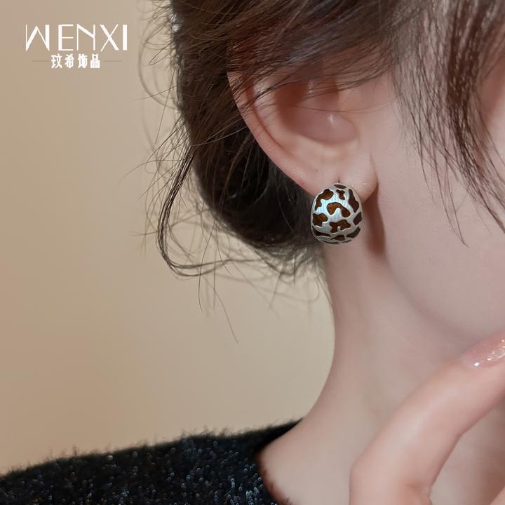 铜合金珐琅耳饰 银色豹纹耳环2025新款爆款高级感秋冬耳钉女小众