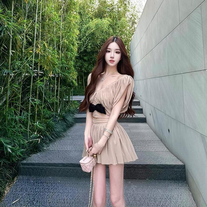 【可可舞曲】名媛风高级感深V短袖上衣百褶短裙女夏潮牌款