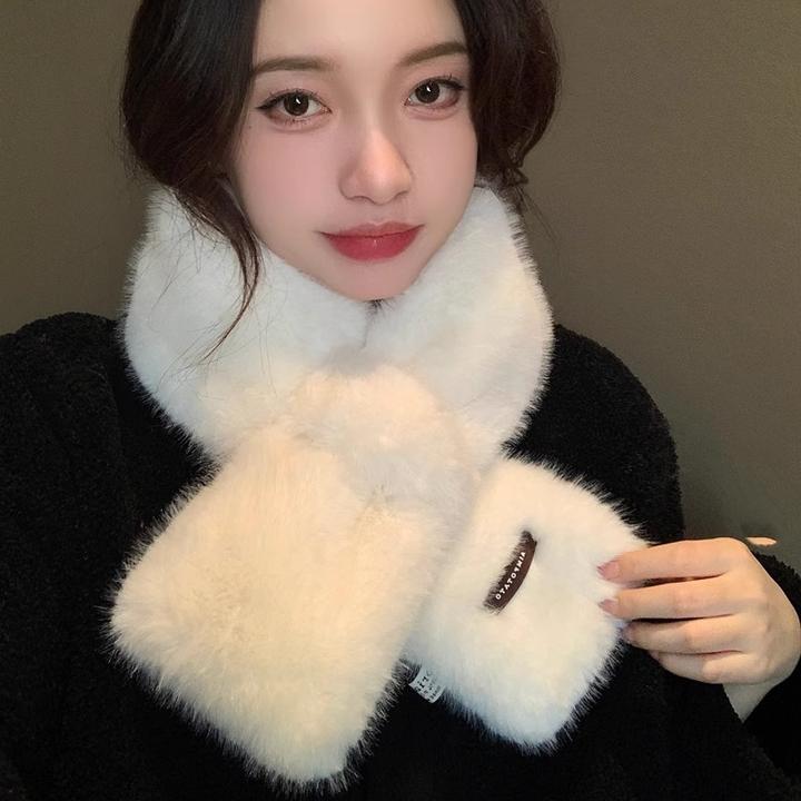 毛绒围巾女冬季仿兔毛加厚款百搭毛茸茸交叉围脖保暖护颈防寒毛领