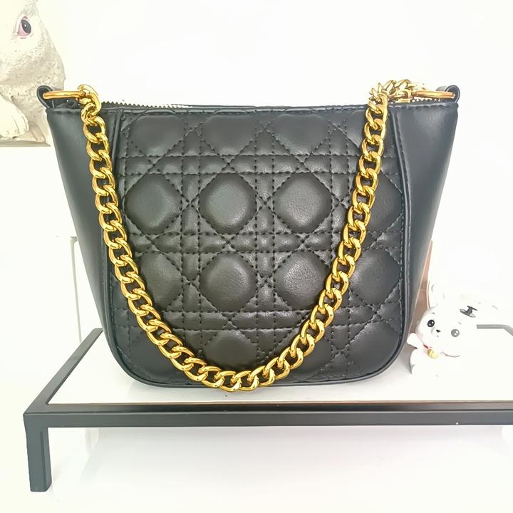 女包时尚百搭女士黑色单肩纯色流浪包腋下中号菱格肩包斜跨盒子包