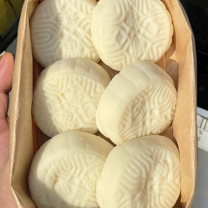 【抢10枚】冰爽爆浆榴莲冰皮水晶月饼解馋零食糕点即食中秋团圆 2枚
