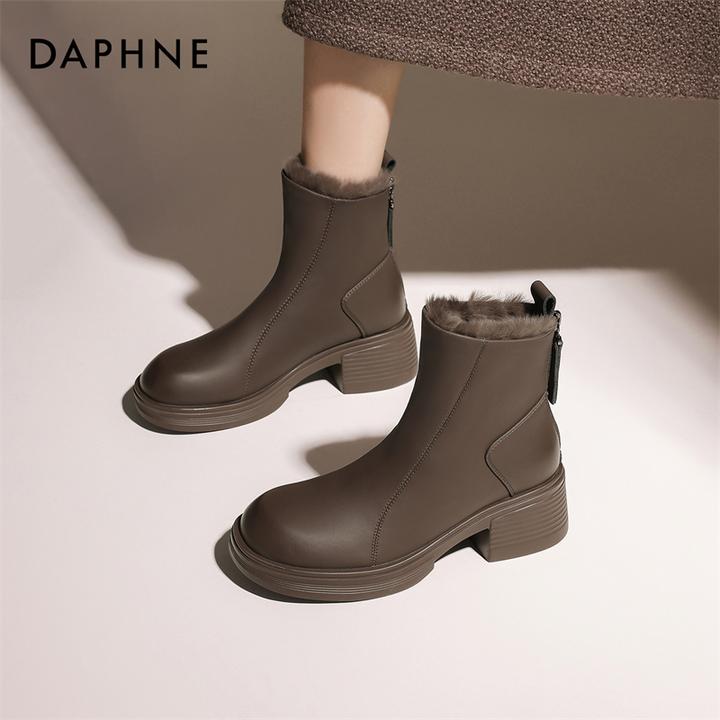 达芙妮2025冬季女式舒适加绒保暖百搭复古简约英伦风圆头时装靴