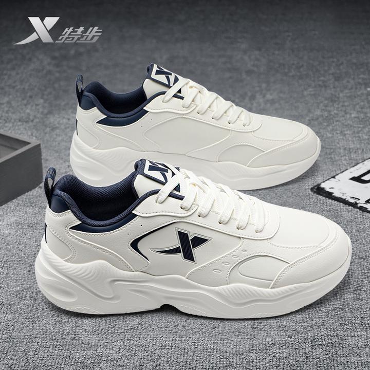 特步男鞋时尚百搭休闲运动鞋2025秋冬新款白色皮面防水跑步鞋男款