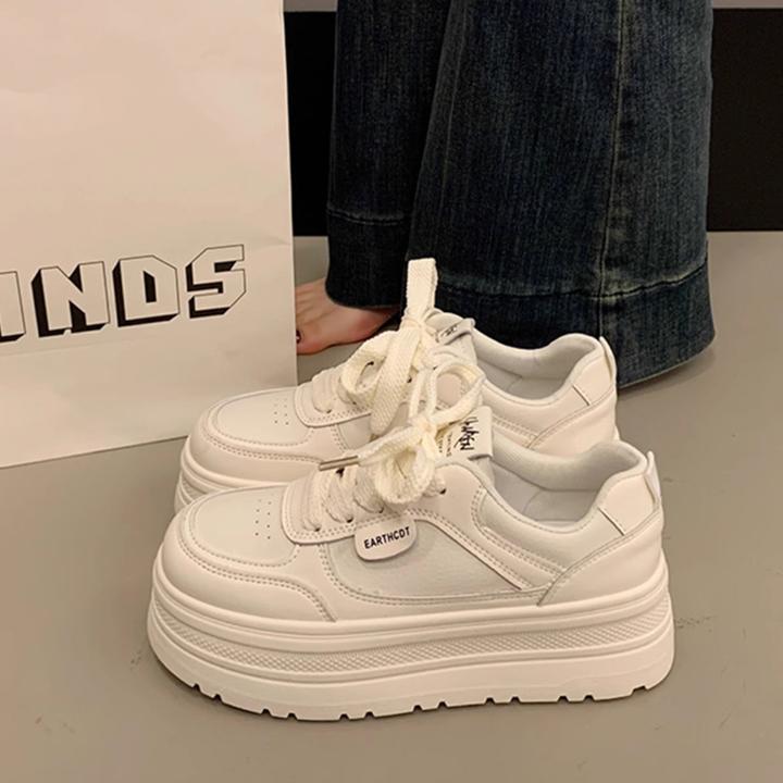 超火百搭厚底小白鞋增高小众板鞋女2025新款爆款秋冬季休闲运动鞋