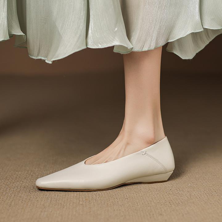 2025新款羊皮尖头小皮鞋懒人套脚V口低跟女单鞋配裙子绝美不累脚