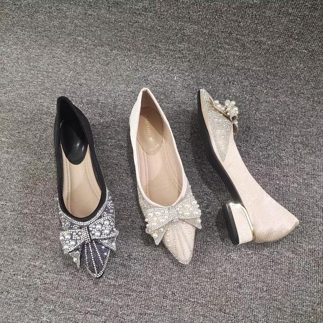 粗跟单鞋女2025新款尖头不累脚高跟鞋浅口水钻珍珠蝴蝶结软底瓢鞋