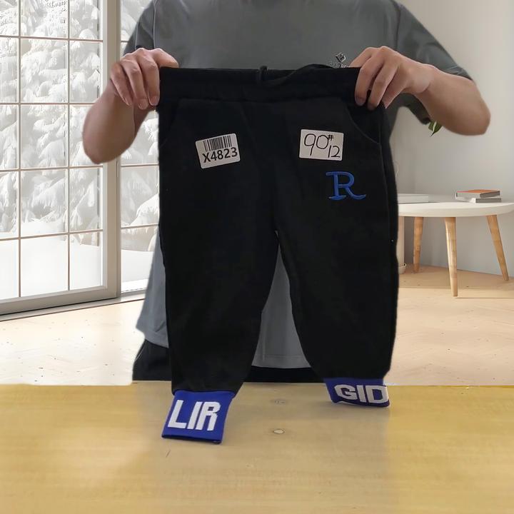 X4823A黑色R标运动裤男女童清仓