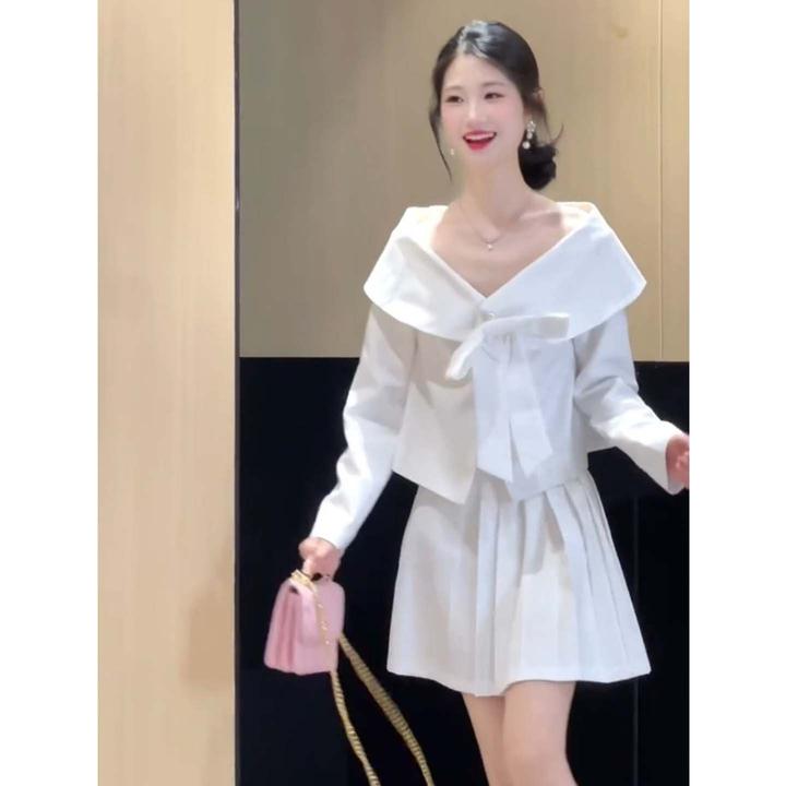 秋季高级感chic别致小衫轻熟宽松慵懒显瘦白色小香风上衣两件套女