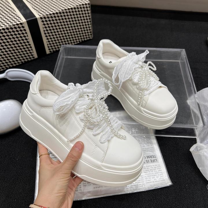 爆款运动休闲鞋女2025新款欧货蕾丝蝴蝶结系带珍珠厚底小白鞋子