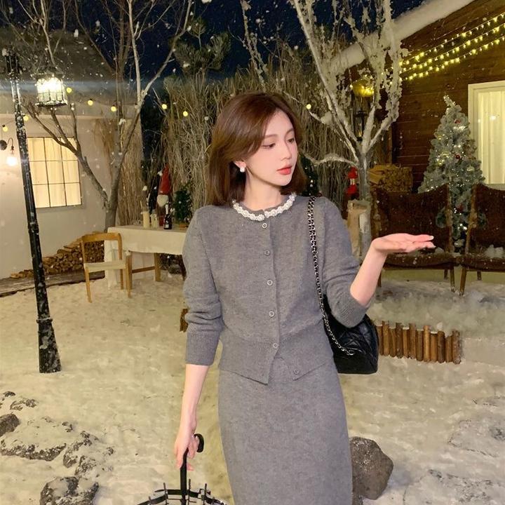 气质小香风毛衣两件套女秋冬新款重工钉珠高腰半身裙显瘦针织套装