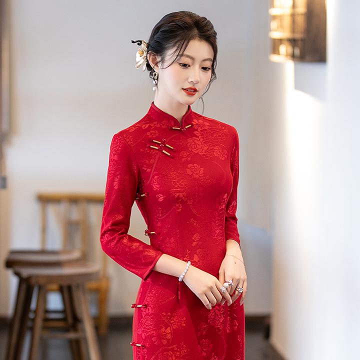 10月份喜婆婆婚宴装2025新款妈妈礼服秋冬旗袍长袖红色连衣裙加厚