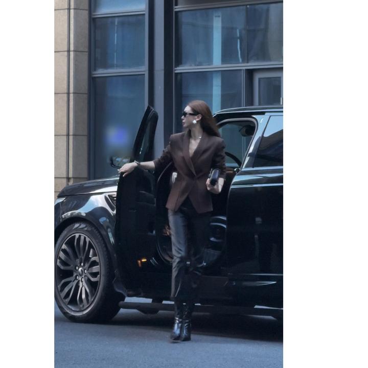 KIKI【浪漫情调】2025初秋新款显瘦时尚毛呢磨毛外套5AL561