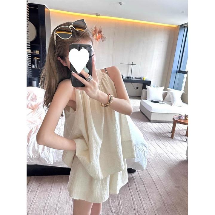 清新吊带无袖漏肩挂脖上衣短裤两件套夏季新款ins休闲套装遮肚