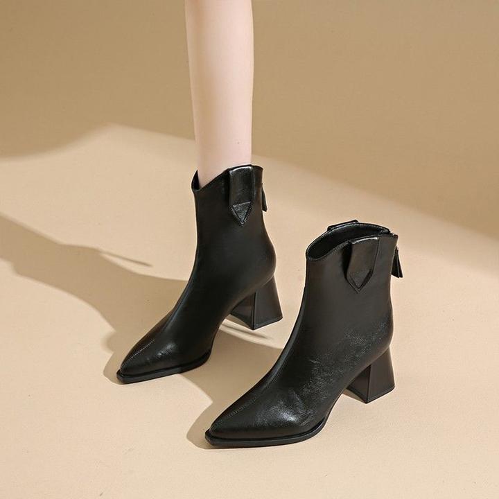 平跟法式高跟鞋粗跟尖头短靴女2025新款秋冬季短筒时装显瘦及踝小