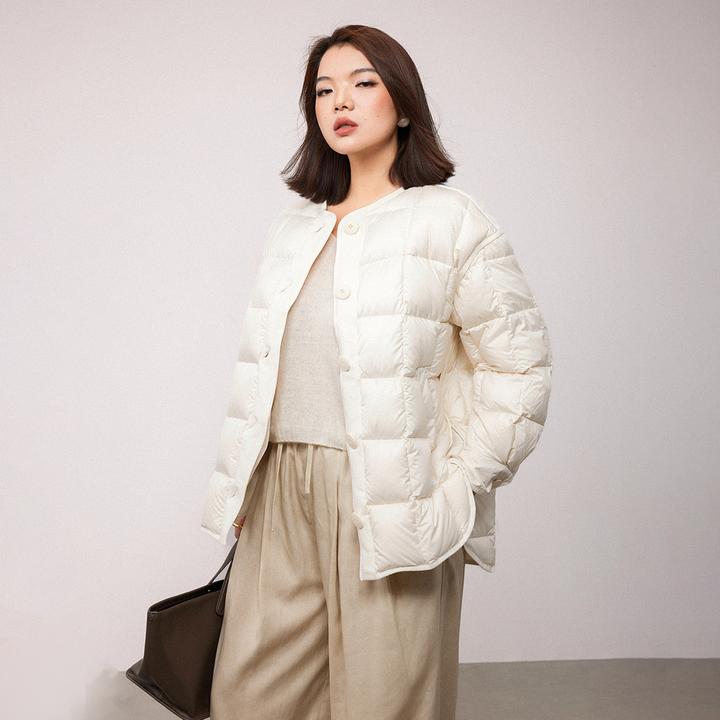 【折扣款】PLUSMALL 雾光轻羽 轻薄圆领中长款羽绒服女PLUS2509001