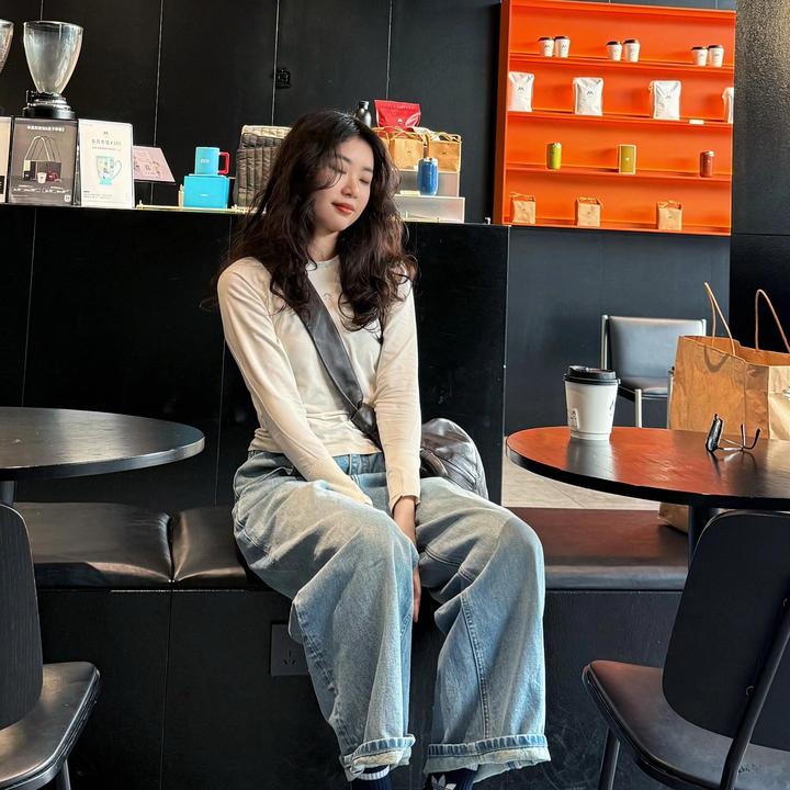 2025春季新款韩系休闲简约收腰长袖上衣复古高腰阔腿牛仔裤两件套