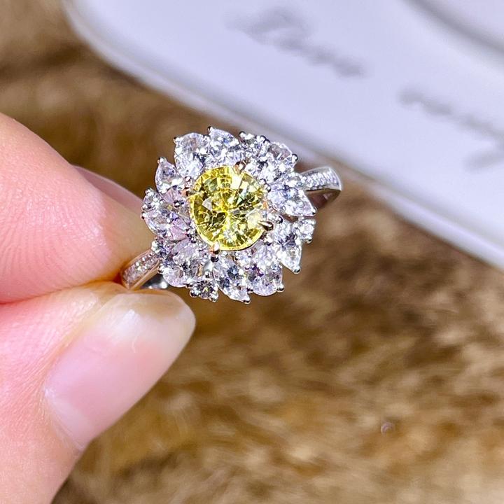 18K金镶钻斯里兰卡天然黄蓝宝戒指