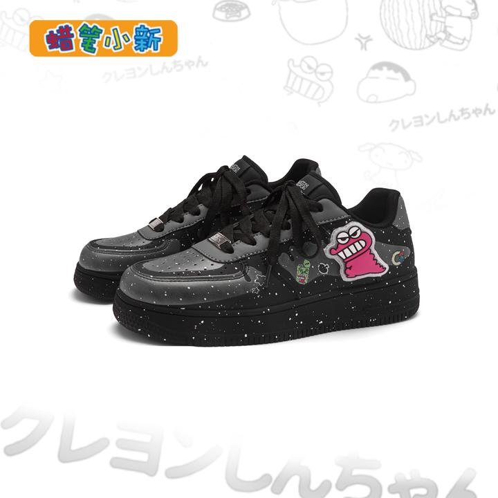 蜡笔小新鞋子男款爆款2025新款秋季纯黑百搭潮鞋时尚情侣休闲板鞋