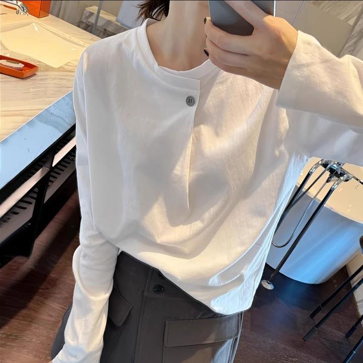 小众简约一粒扣纯棉白色圆领长袖T恤秋季薄款洋气休闲百搭上衣女