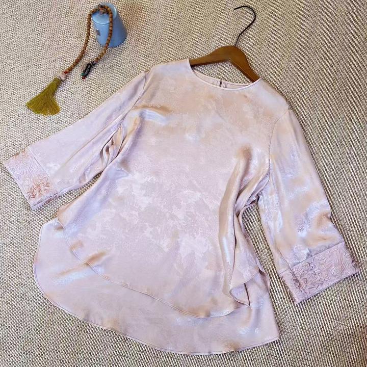 知羽.香云【枕上溪】新中式圆领浮花桑蚕丝国风绣花上衣ZY8258527