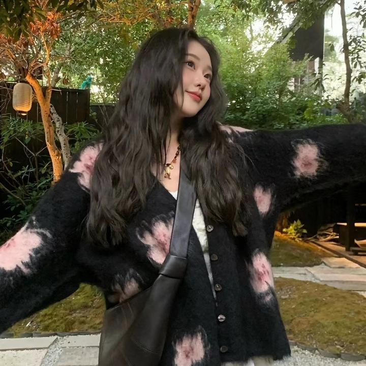 慵懒风黑色碎花针织开衫女2025秋冬新款高级洋气毛衣外套上衣女装