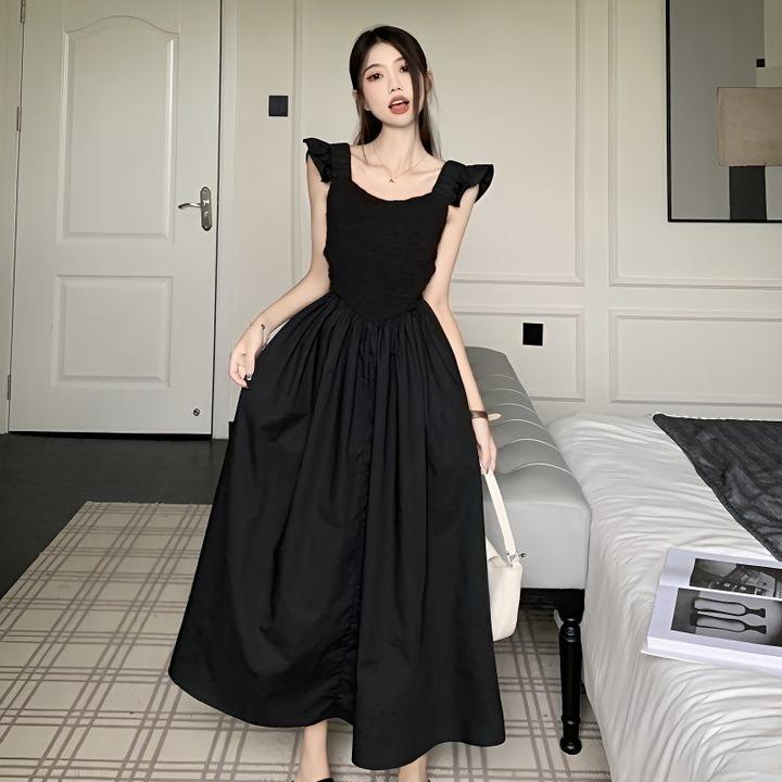 气质露背连衣裙女春季2024新款法式小众褶皱收腰显瘦中长款A字裙