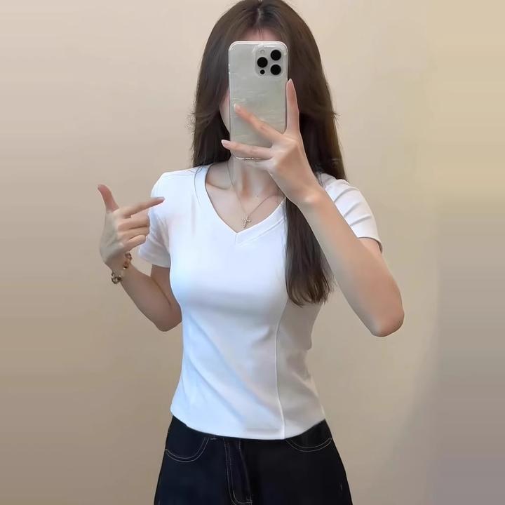 正肩白色V领短袖t恤洋气上衣女2026夏季新款收腰鱼骨设计感打底
