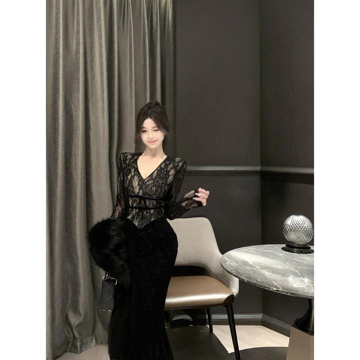 v领蕾丝拼接针织连衣裙女小众设计感包臀鱼尾裙