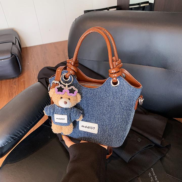 夏季新款2025时尚个性休闲复古单肩斜挎包小众设计简约女士水桶包