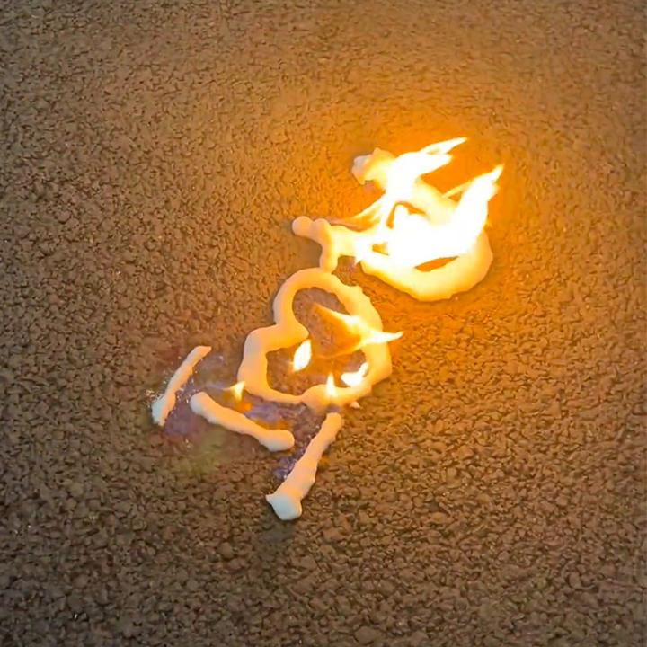 燃烧雪花喷雪拍照神器结婚纪念日情人节送女朋友老婆七夕生日礼物