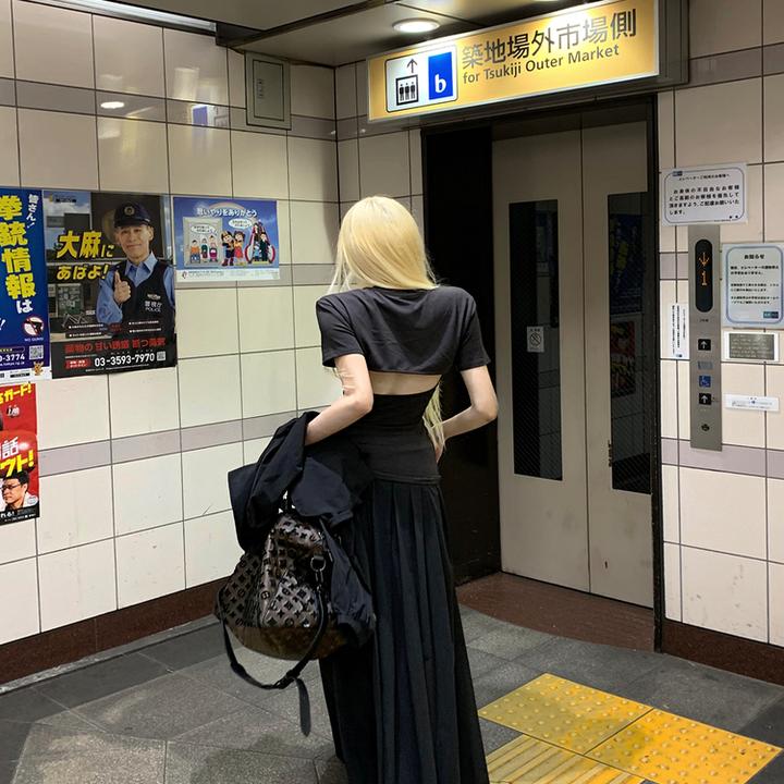 Rase le sol‘KillerBack’字母印花露背T恤修身收腰正肩短袖上衣
