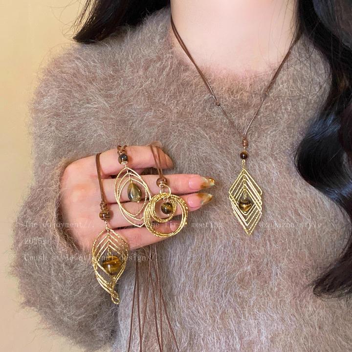 美拉德虎眼石圆环吊坠项链女2026新款小众设计长款毛衣链配饰