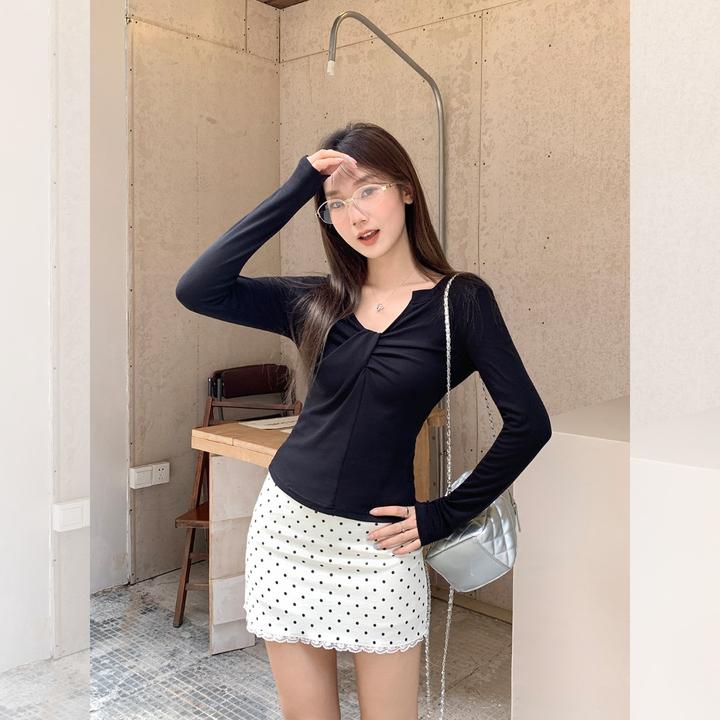 纯欲扭结V领一字肩露肩长袖T恤女褶皱辣妹上衣2025秋季设计感